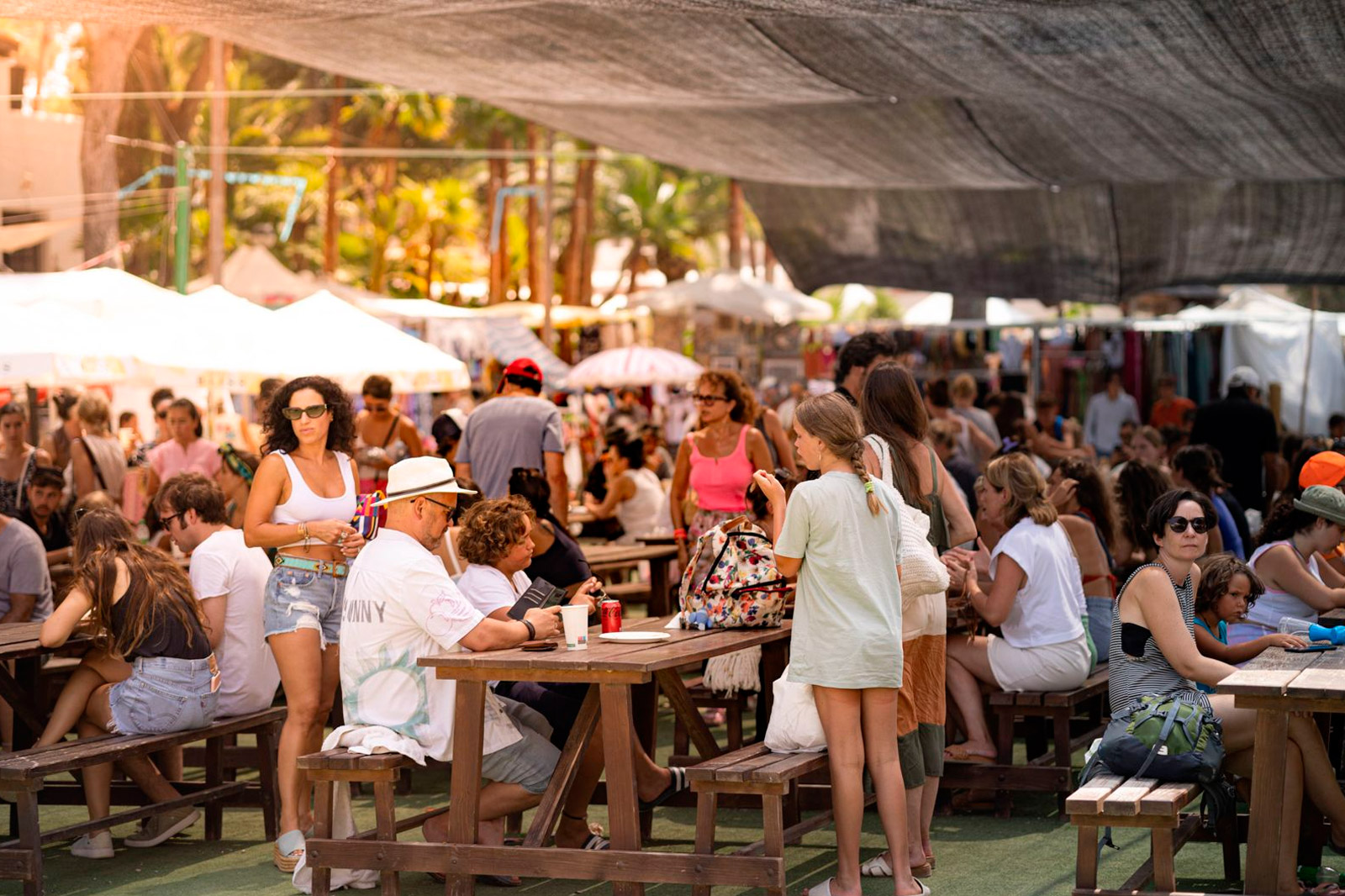 Hippy Market Punta Arabí regresa este miércoles con más de 400 puestos de artesanos y ‘más Ibiza que nunca’