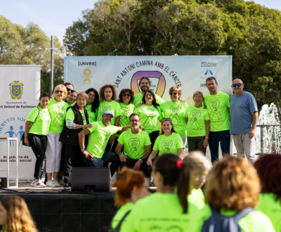 Los representantes de las asociaciones con las autoridades, José Boto, Iván Doménech y Joan Barbé