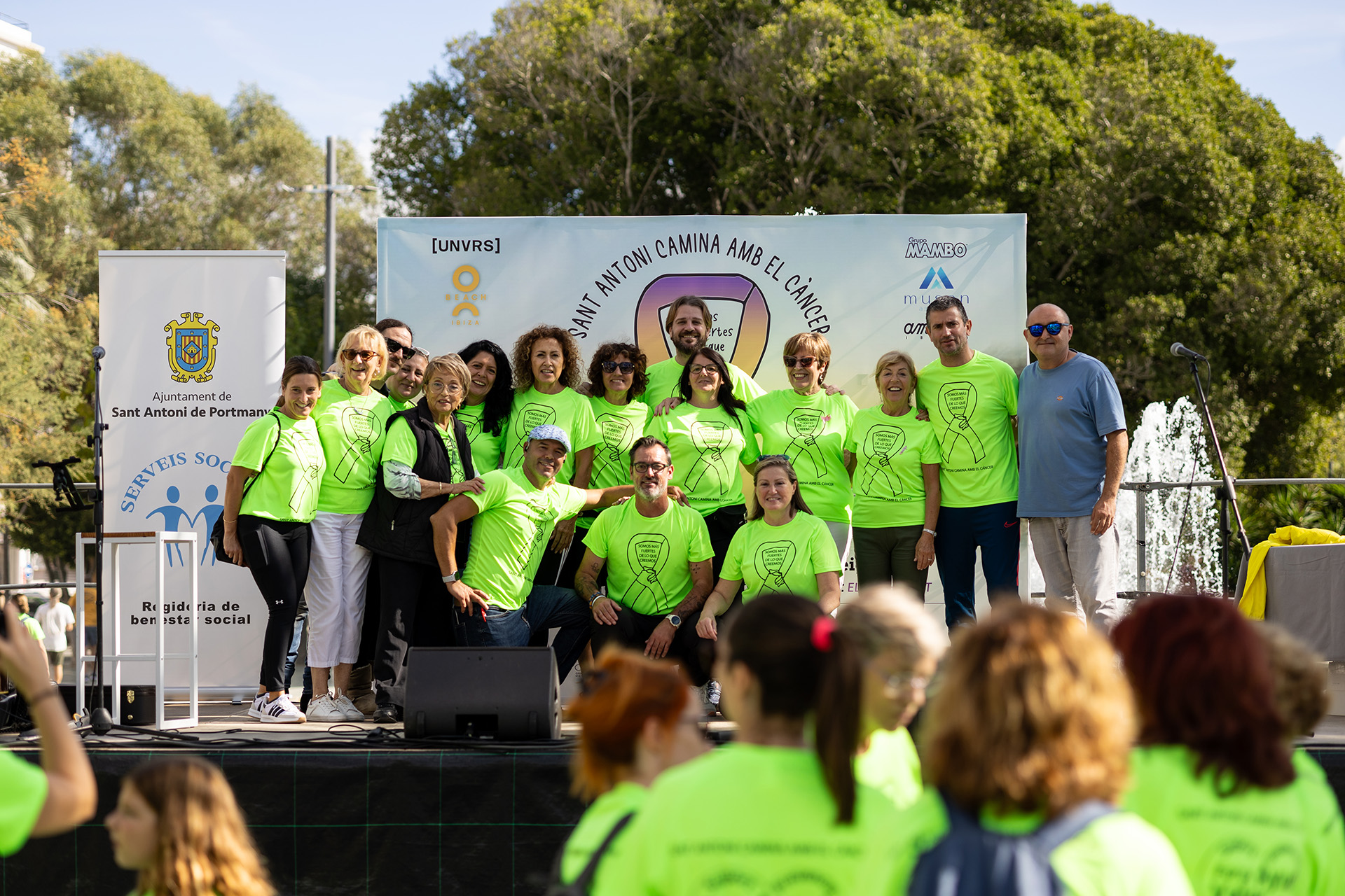 20251019-santantoni-caminaambelcancer-389 Los representantes de las asociaciones con las autoridades, José Boto, Iván Doménech y Joan Barbé