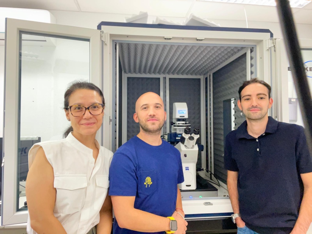 Los investigadores Priscila Monteiro Kosaka, Sergio García y Víctor Lázaro