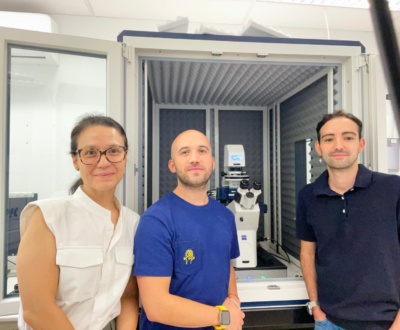 Los investigadores Priscila Monteiro Kosaka, Sergio García y Víctor Lázaro