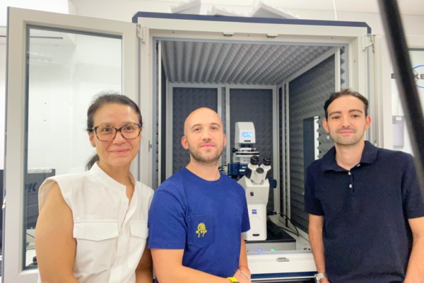 Los investigadores Priscila Monteiro Kosaka, Sergio García y Víctor Lázaro