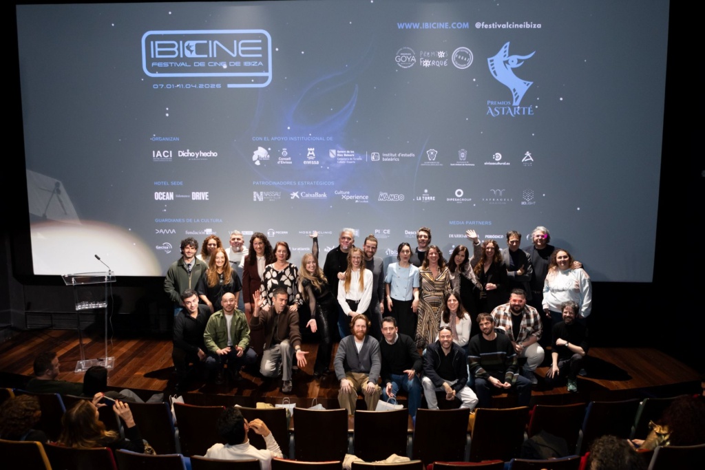 Foto de familia de la presentación de Ibicine 2026