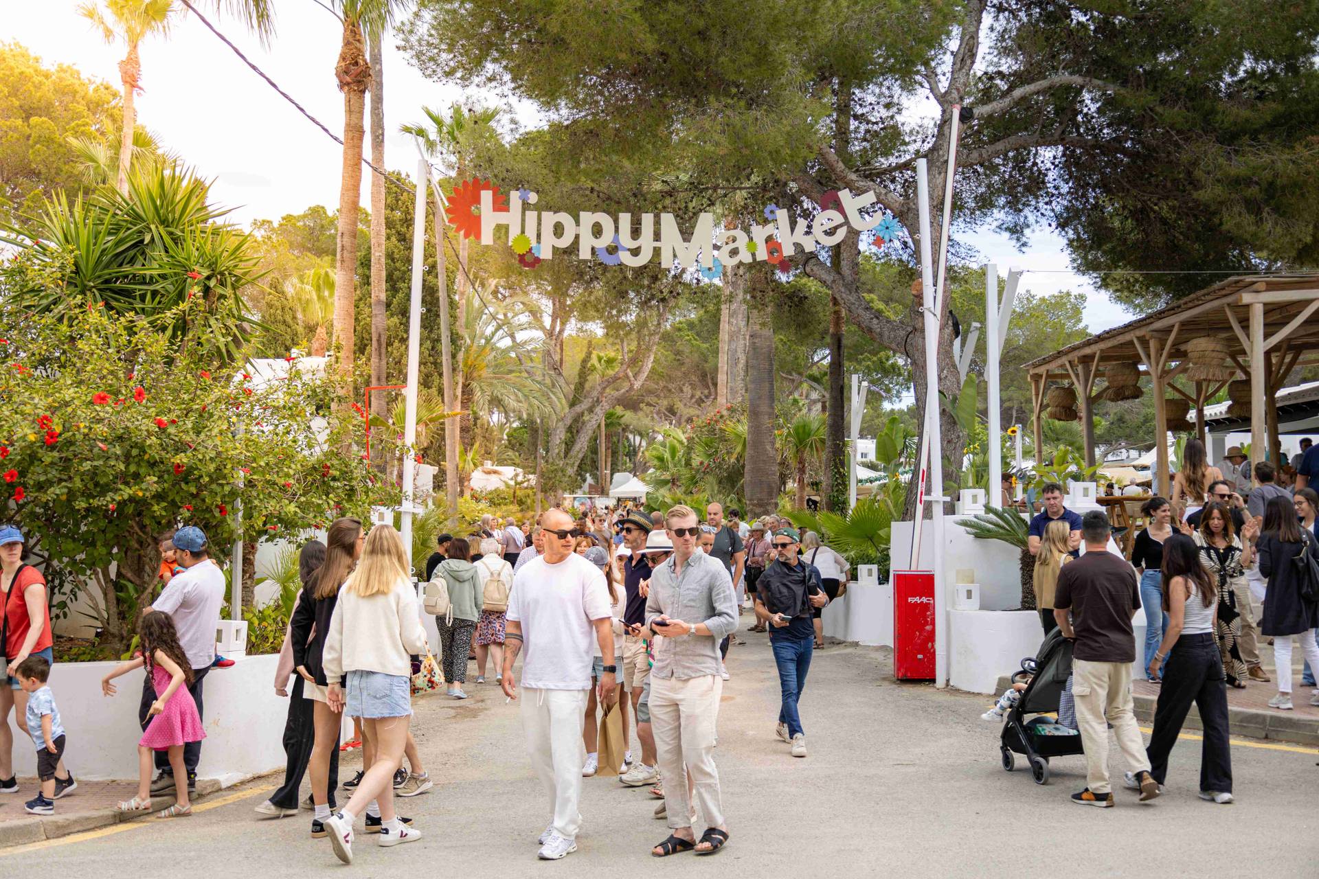 El histórico Hippy Market Punta Arabí crece este verano con nuevas propuestas y horario ampliado - imagen 3