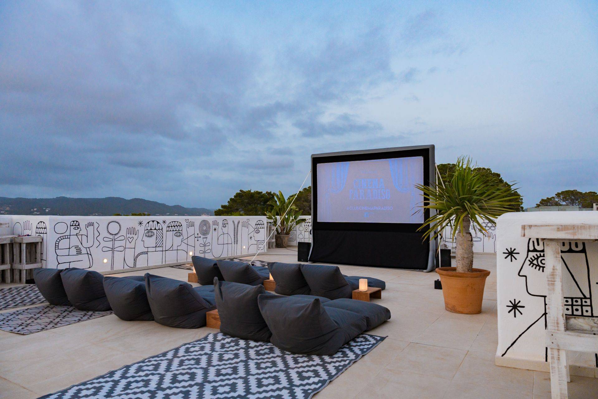Las Mimosas convierte sus viernes de verano en una cita con el rooftop, el cine y las sesiones de David Moreno - imagen 2