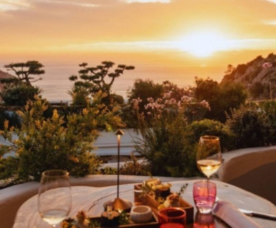 Hacienda Na Xamena, el mejor escenario para vivir el eclipse este 12 de agosto fusionando música y el ocaso de Ibiza con una gran experiencia gastronómica Hacienda Na Xamena, el mejor escenario para vivir el eclipse este 12 de agosto fusionando música y el ocaso de Ibiza con una gran experiencia gastronómica - imagen 1