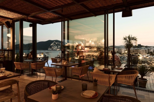 Maymanta Ibiza reafirma su alta cocina peruana y coctelería de vanguardia esta temporada con nuevas creaciones de autor - imagen 1