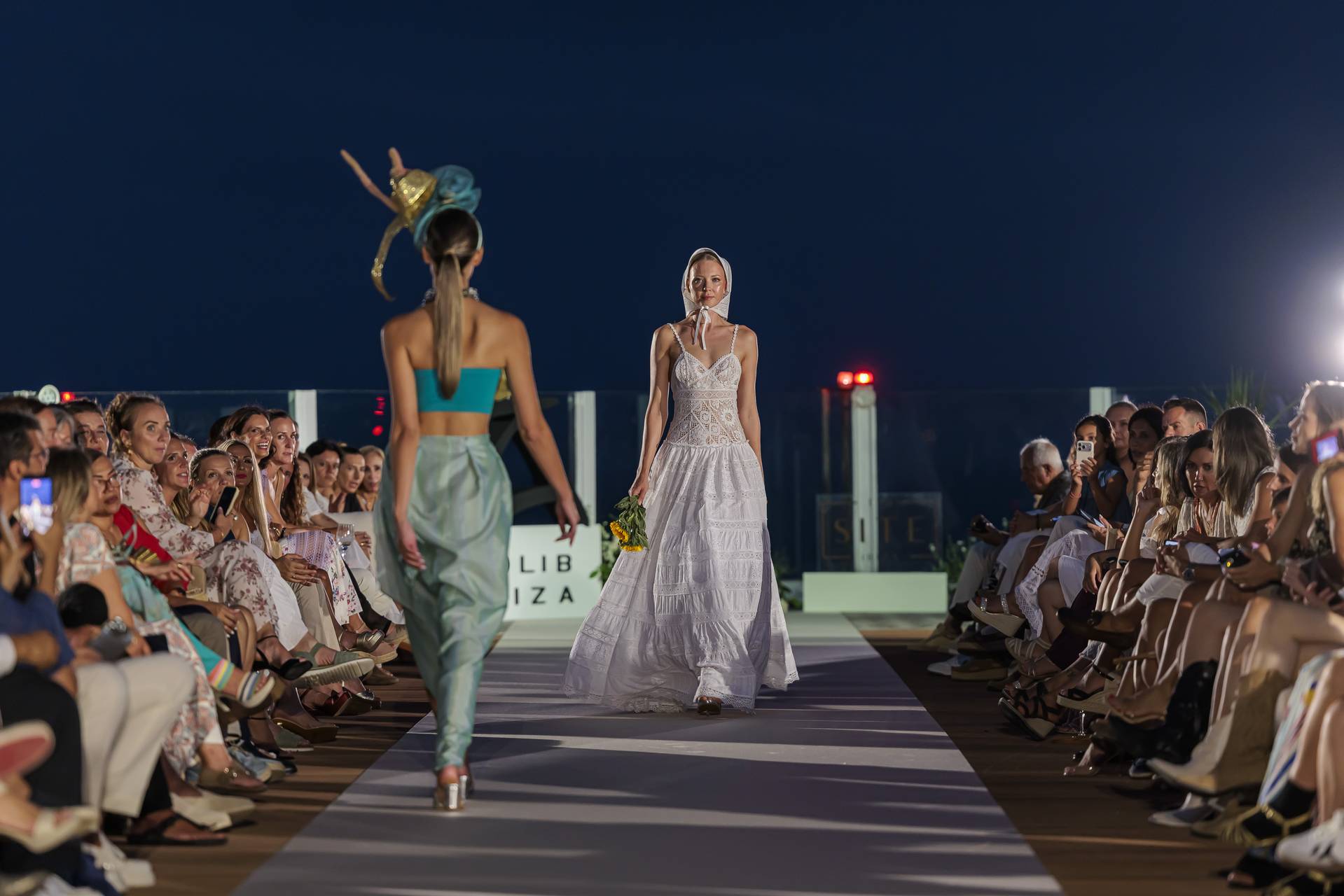 Adlib Ibiza desfila frente al Mediterráneo en BLESS Ibiza The Site - galería 10