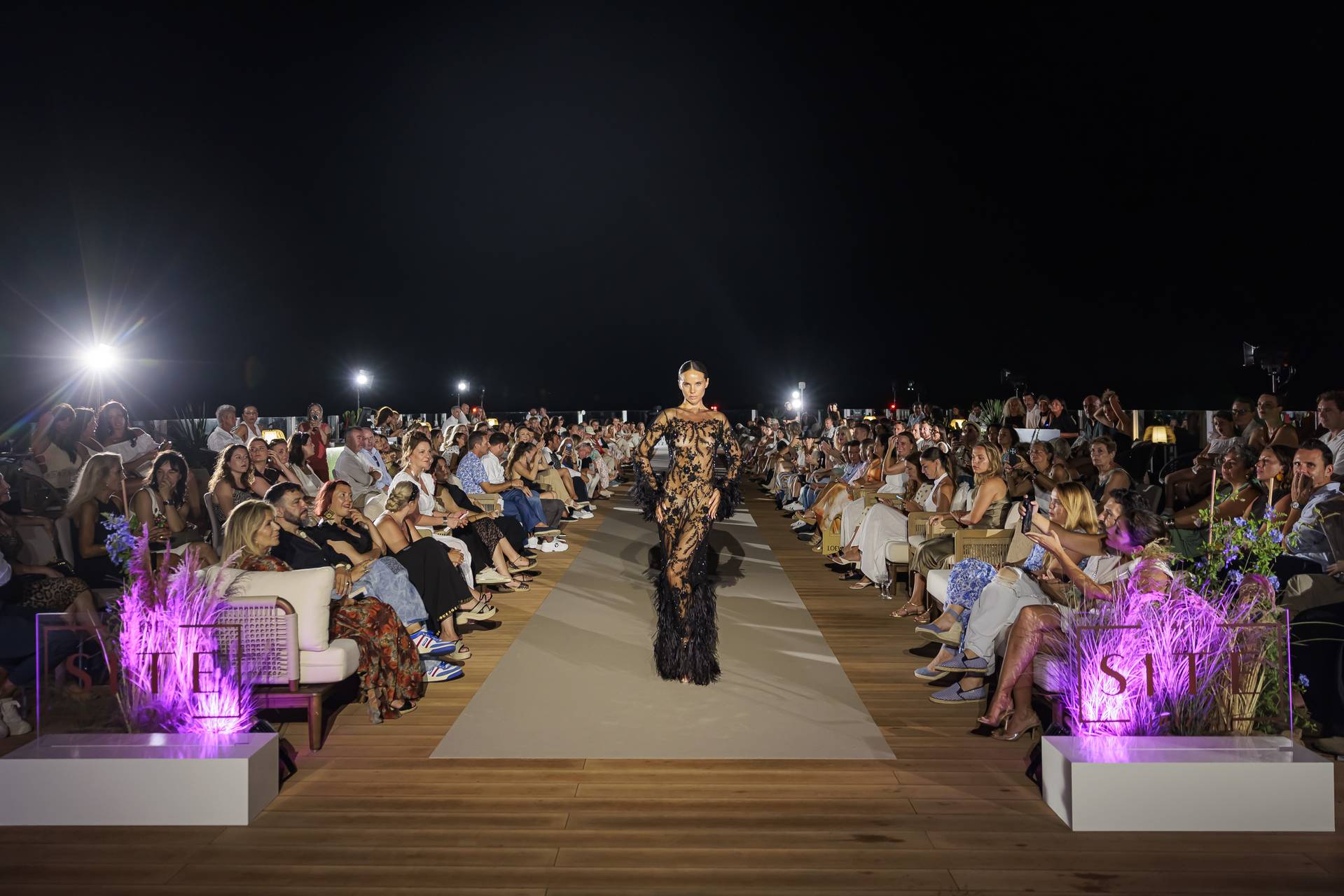 Adlib Ibiza desfila frente al Mediterráneo en BLESS Ibiza The Site - galería 15