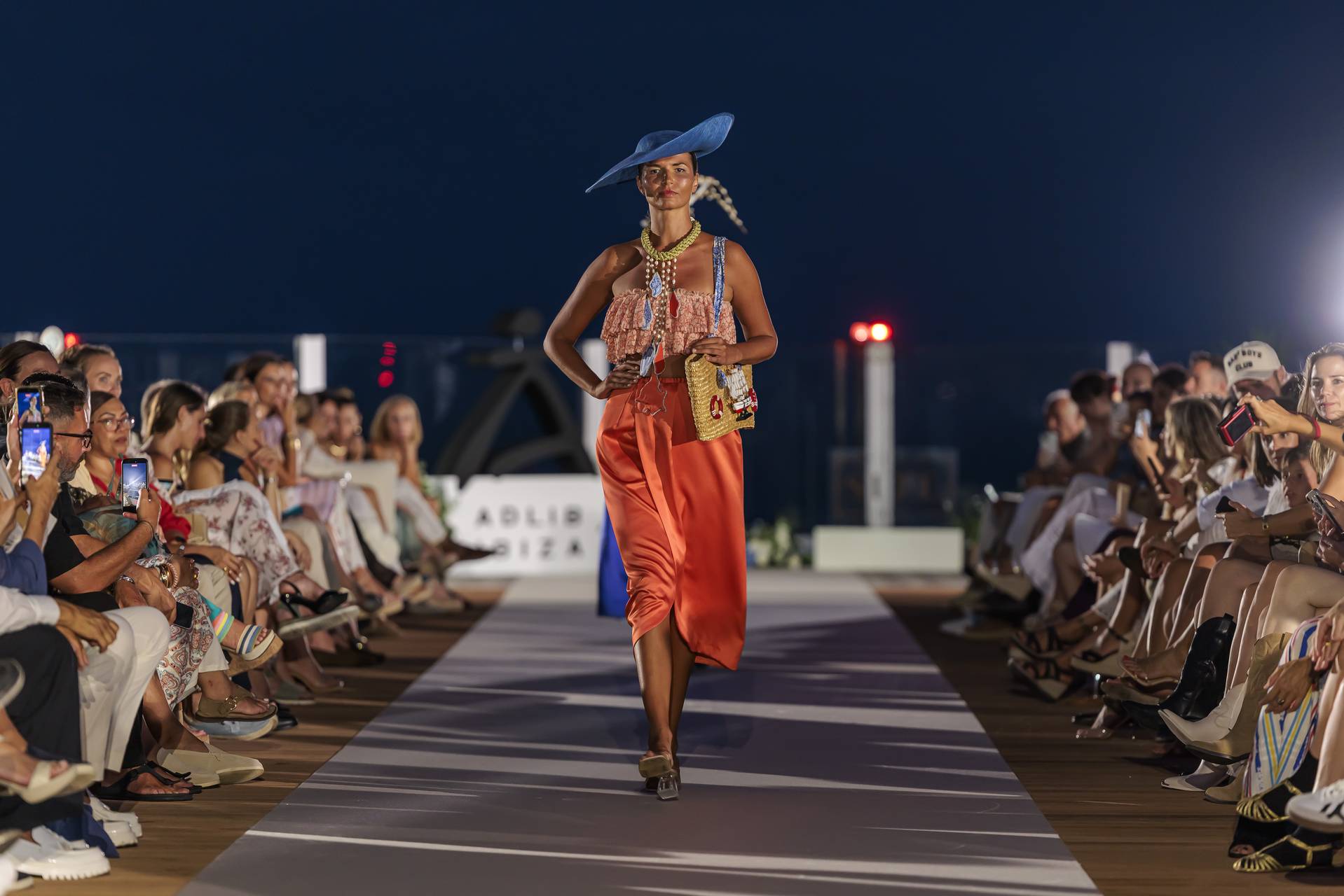 Adlib Ibiza desfila frente al Mediterráneo en BLESS Ibiza The Site - galería 16