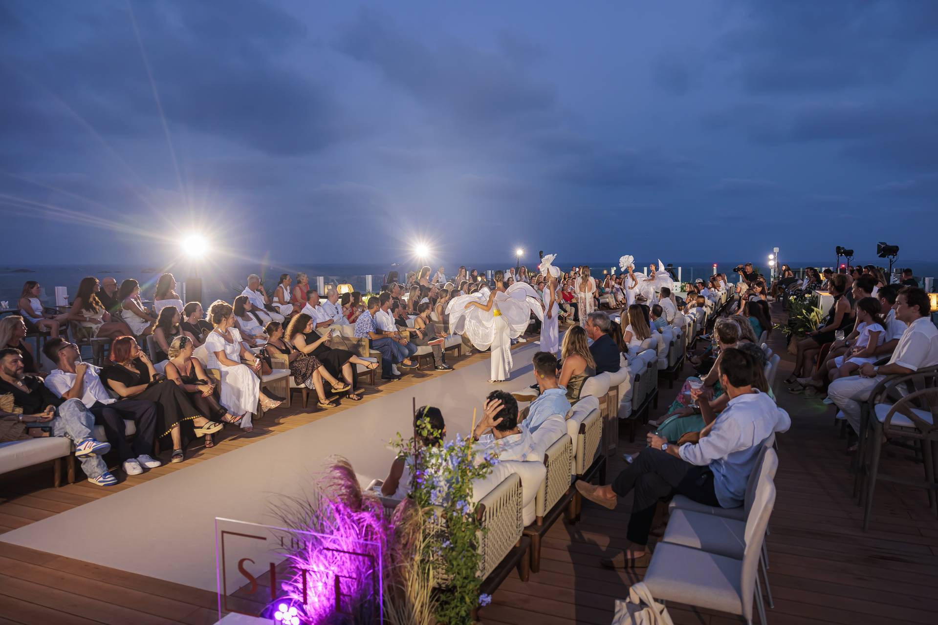 Adlib Ibiza desfila frente al Mediterráneo en BLESS Ibiza The Site - imagen 8
