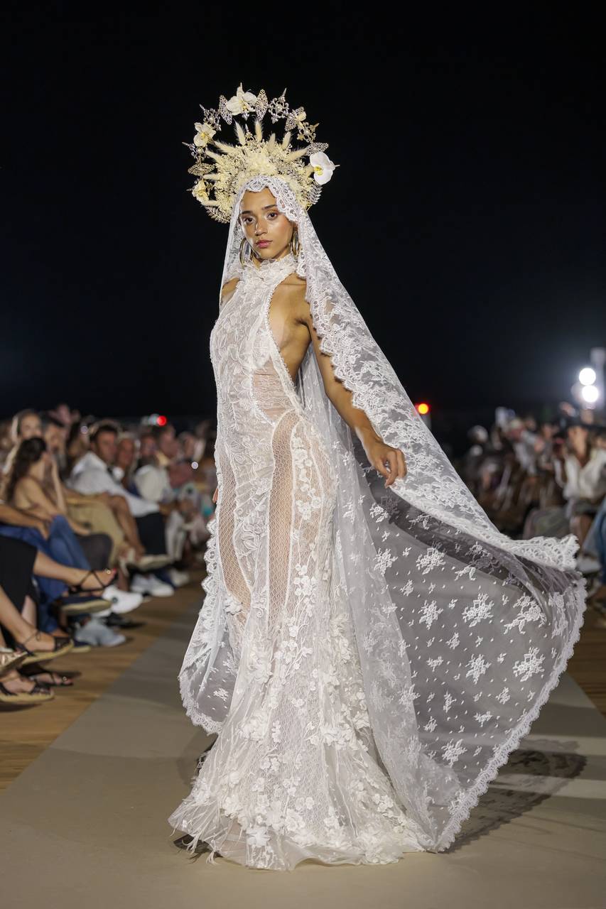 Adlib Ibiza desfila frente al Mediterráneo en BLESS Ibiza The Site - galería 23
