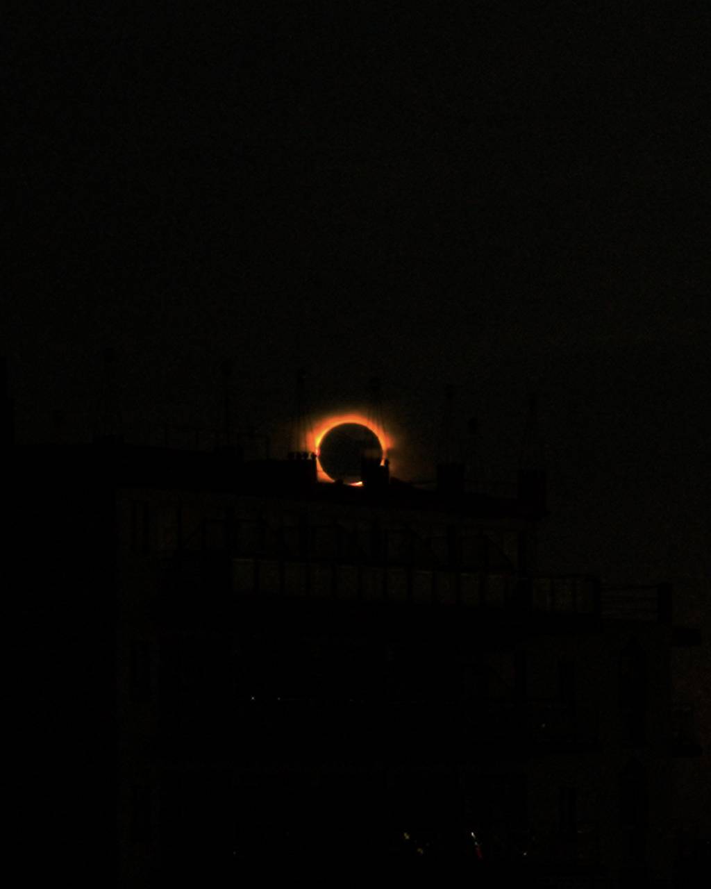 El eclipse solar pudo vivirse en su plenitud desde la azotea de Cielito