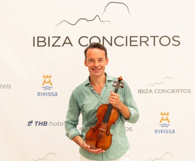 El violinista y director artístico del Festival Internacional de Música Clásica Ibiza Conciertos, Linus Roth, con su Stradivarius El violinista y director artístico del Festival Internacional de Música Clásica Ibiza Conciertos, Linus Roth, con su Stradivarius