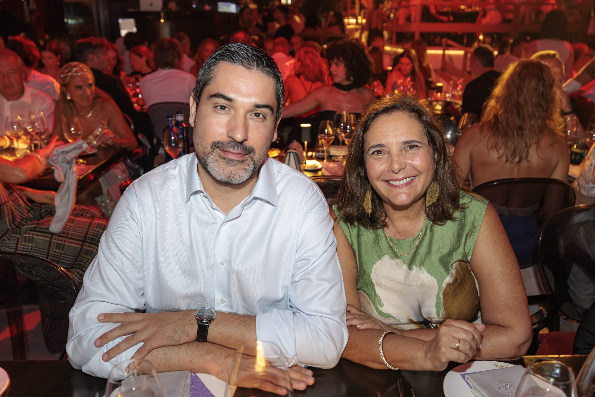 Carlos Enrique Herrero y Manuela García, en la gala solidaria de la Asociación Elena Torres en Lío Ibiza. Fotografía de Aisha Bonet.
