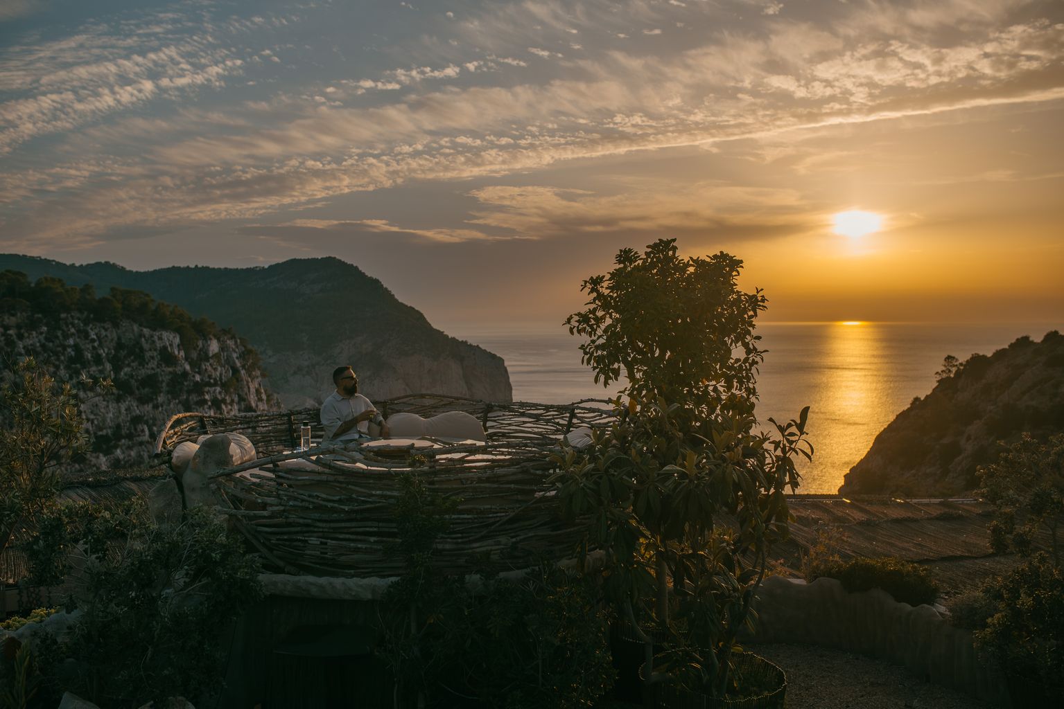 Hacienda Na Xamena, el mejor escenario para vivir el eclipse este 12 de agosto fusionando música y el ocaso de Ibiza con una gran experiencia gastronómica - 2