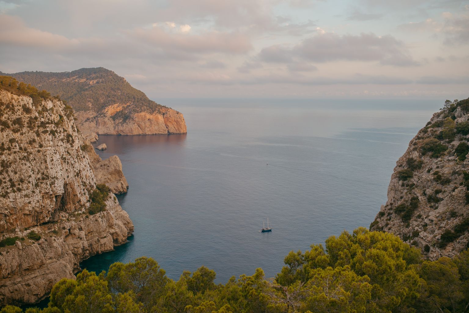 Hacienda Na Xamena, el mejor escenario para vivir el eclipse este 12 de agosto fusionando música y el ocaso de Ibiza con una gran experiencia gastronómica - 3