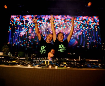 Los DJ Petit y Vázquez impulsores de La Movida en la fiesta de XX aniversario celebrada en 2025 (ANDRÉS IGLESIAS) Los DJ Petit y Vázquez impulsores de La Movida en la fiesta de XX aniversario celebrada en 2025 (ANDRÉS IGLESIAS)