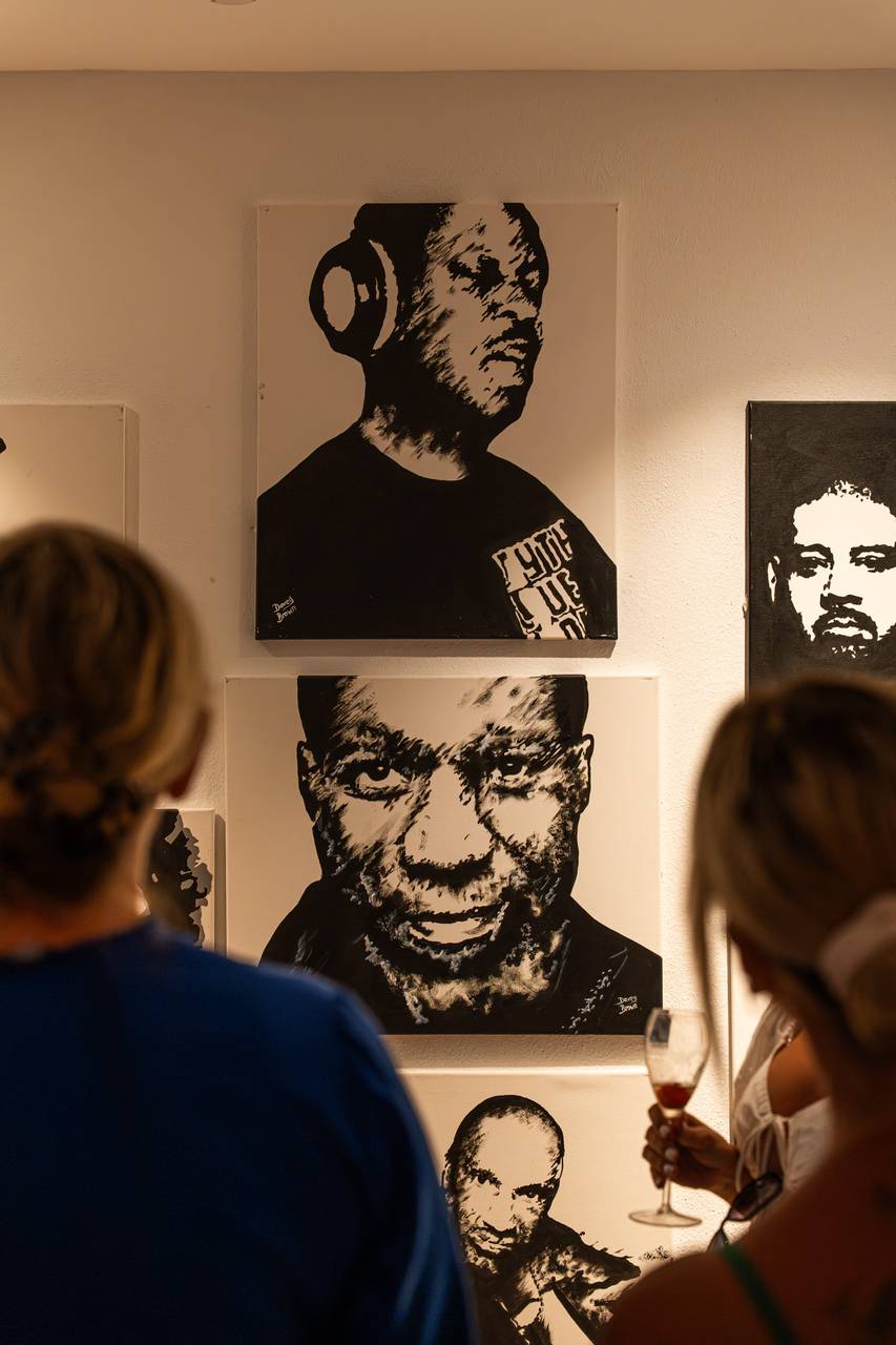 Retratos de la muestra de Davey Brown en Hotel Boutique & Spa Las Mimosas en 2025