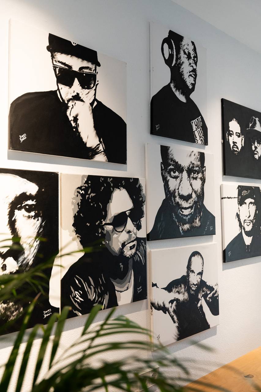 El artista Davey Brown celebra la historia de Café Mambo con una nueva exposición en Hotel Boutique & Spa Las Mimosas - imagen 3
