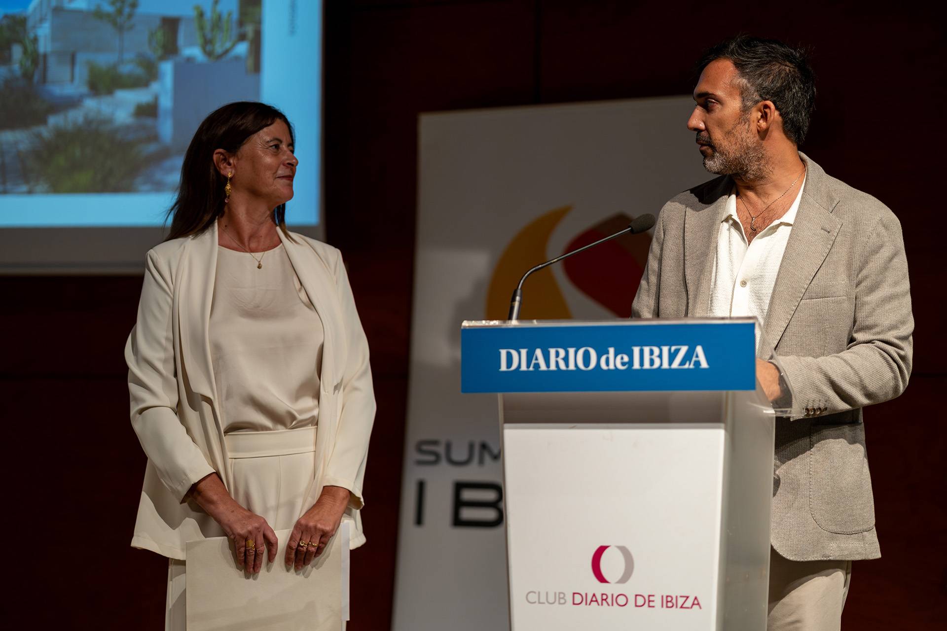 Los miembros del jurado María del Mar Pacheco y Lluís Oliva i Munar