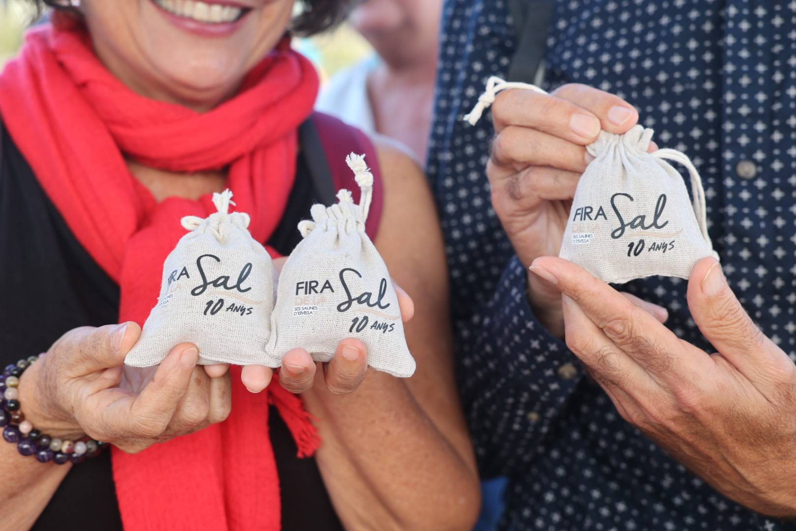 X Fira de la Sal 2026 · DE012153 · Daniel Espinosa Bolsitas de sal conmemorativas del décimo aniversario de la Fira de la Sal. X Fira de la Sal 2026. Fotografía: Daniel Espinosa.