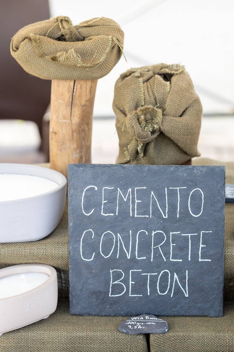 Objetos decorativos artesanales expuestos en el mercado. X Fira de la Sal, Sant Jordi, 17 de octubre de 2026. Fotografía: Juan Carlos Flórez.