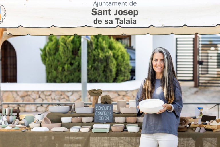 Objetos decorativos artesanales expuestos en el mercado. X Fira de la Sal, Sant Jordi, 17 de octubre de 2026. Fotografía: Juan Carlos Flórez.