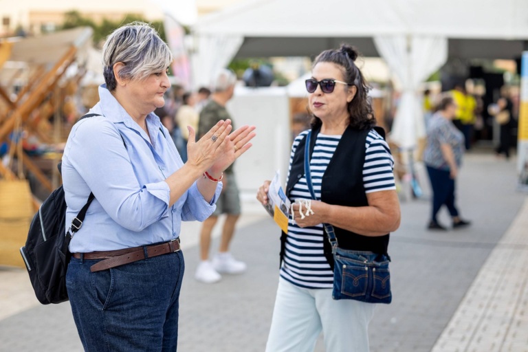 Visitantes y participantes recorriendo el mercado artesanal. X Fira de la Sal, Sant Jordi, 17 de octubre de 2026. Fotografía: Juan Carlos Flórez.