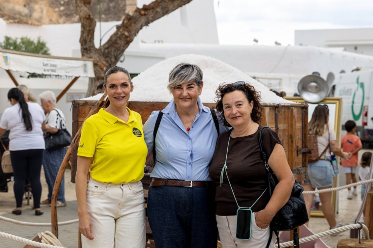Visitantes y participantes recorriendo el mercado artesanal. X Fira de la Sal, Sant Jordi, 17 de octubre de 2026. Fotografía: Juan Carlos Flórez.