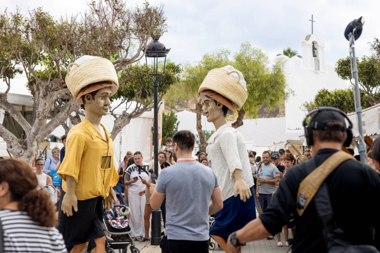 Pasacalles con músicos y los guardianes Xicu y Jordi. X Fira de la Sal, Sant Jordi, 17 de octubre de 2026. Fotografía: Juan Carlos Flórez.
