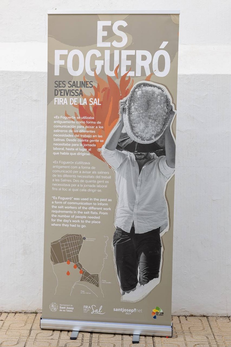 Exposición de obras y visitantes de la Fira. X Fira de la Sal, Sant Jordi, 17 de octubre de 2026. Fotografía: Juan Carlos Flórez.