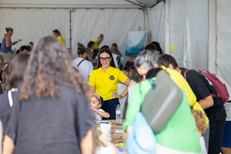 Público y participantes en la carpa de talleres. X Fira de la Sal, Sant Jordi, 17 de octubre de 2026. Fotografía: Juan Carlos Flórez.