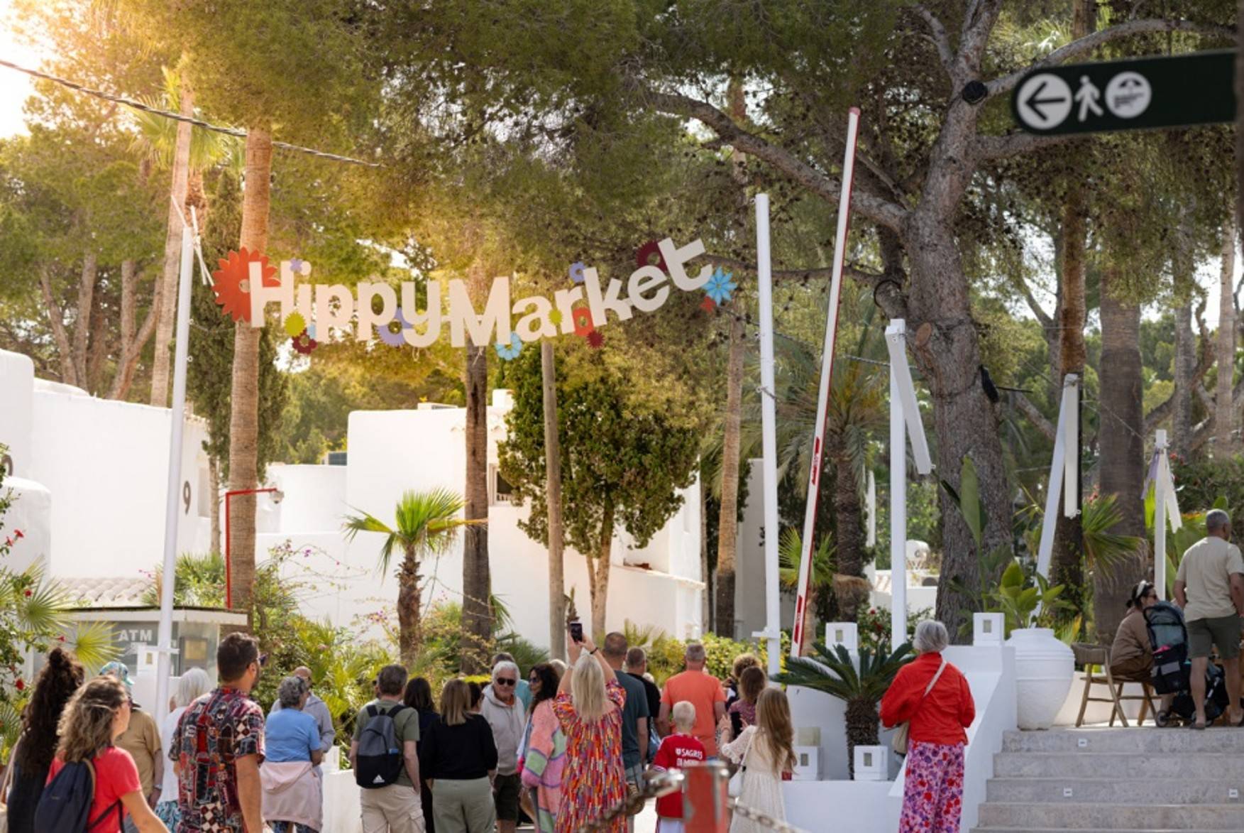Entrada de Hippy Market Punta Arabí