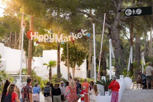 Hippy Market Punta Arabí encara la recta final de la temporada con artesanía, gastronomía y música en directo - imagen 2