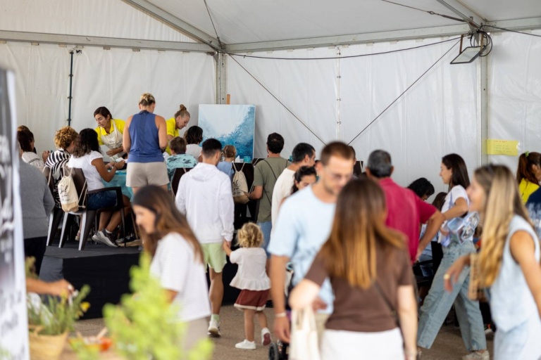 Público y participantes en la carpa de talleres. X Fira de la Sal, Sant Jordi, 17 de octubre de 2026. Fotografía: Juan Carlos Flórez.