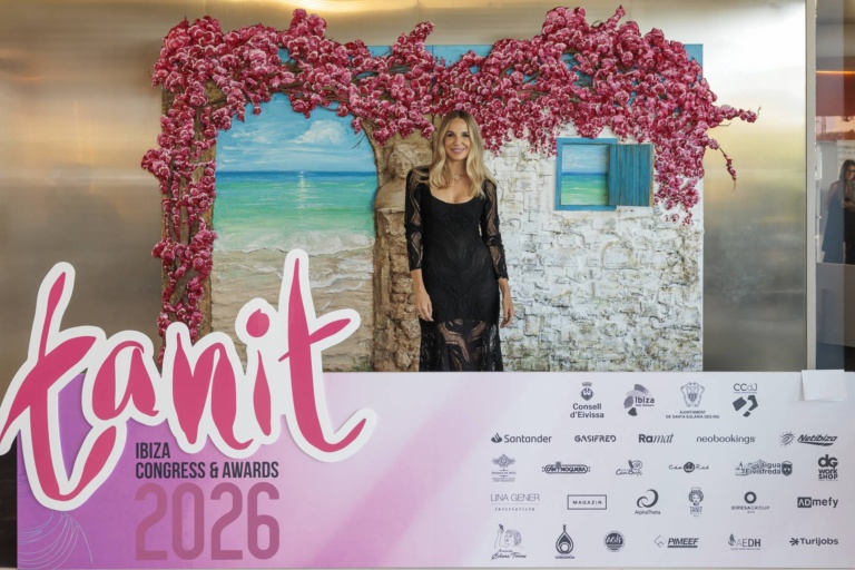 Recepción en el photocall de Tanit Ibiza Congress & Awards 2026. Fotografía: Aisha Bonet.