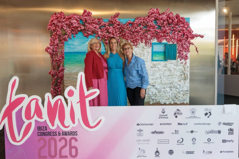 Encuentro en el photocall de Tanit Ibiza Congress & Awards 2026. Fotografía: Aisha Bonet.