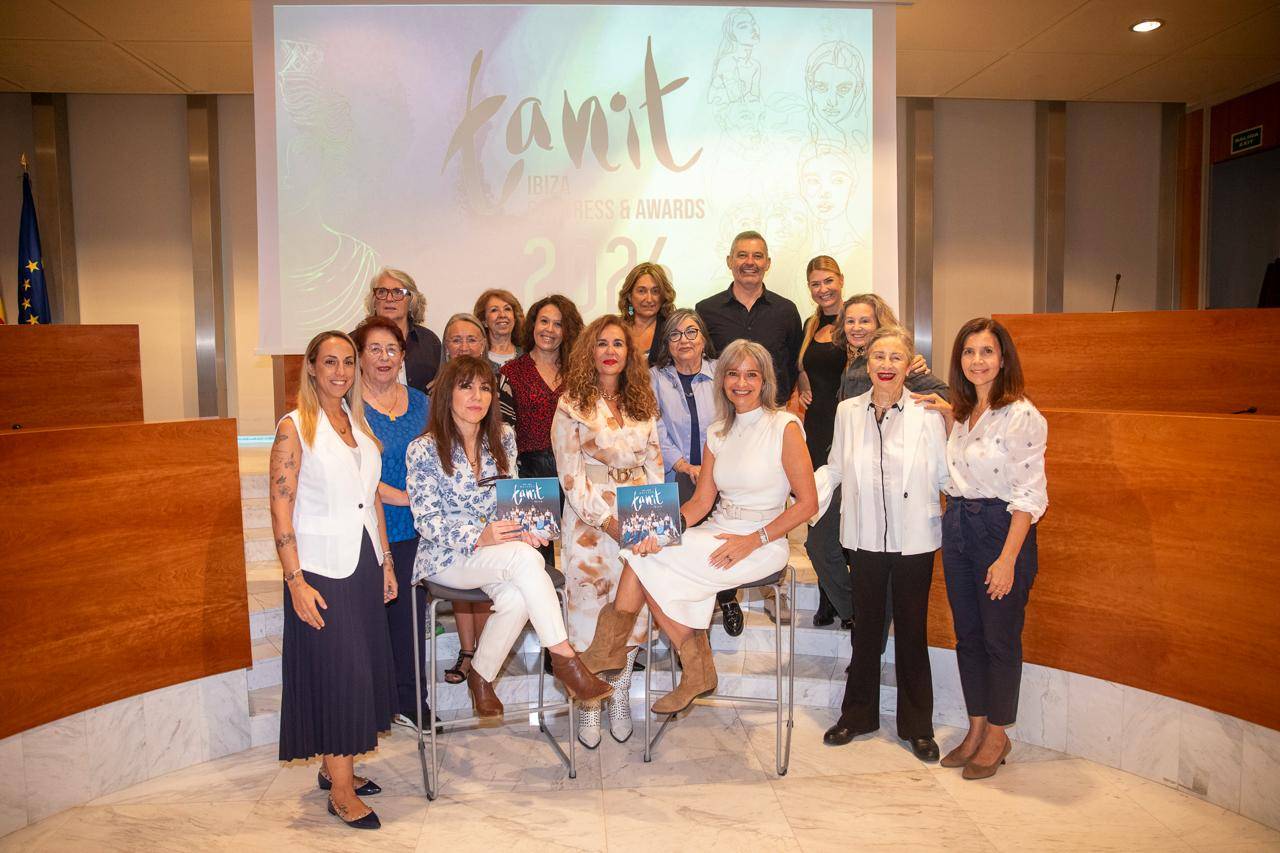 Foto de familia de la presentación de Tanit Ibiza Congress & Awards 2026. Fotografía: Iris Solana.