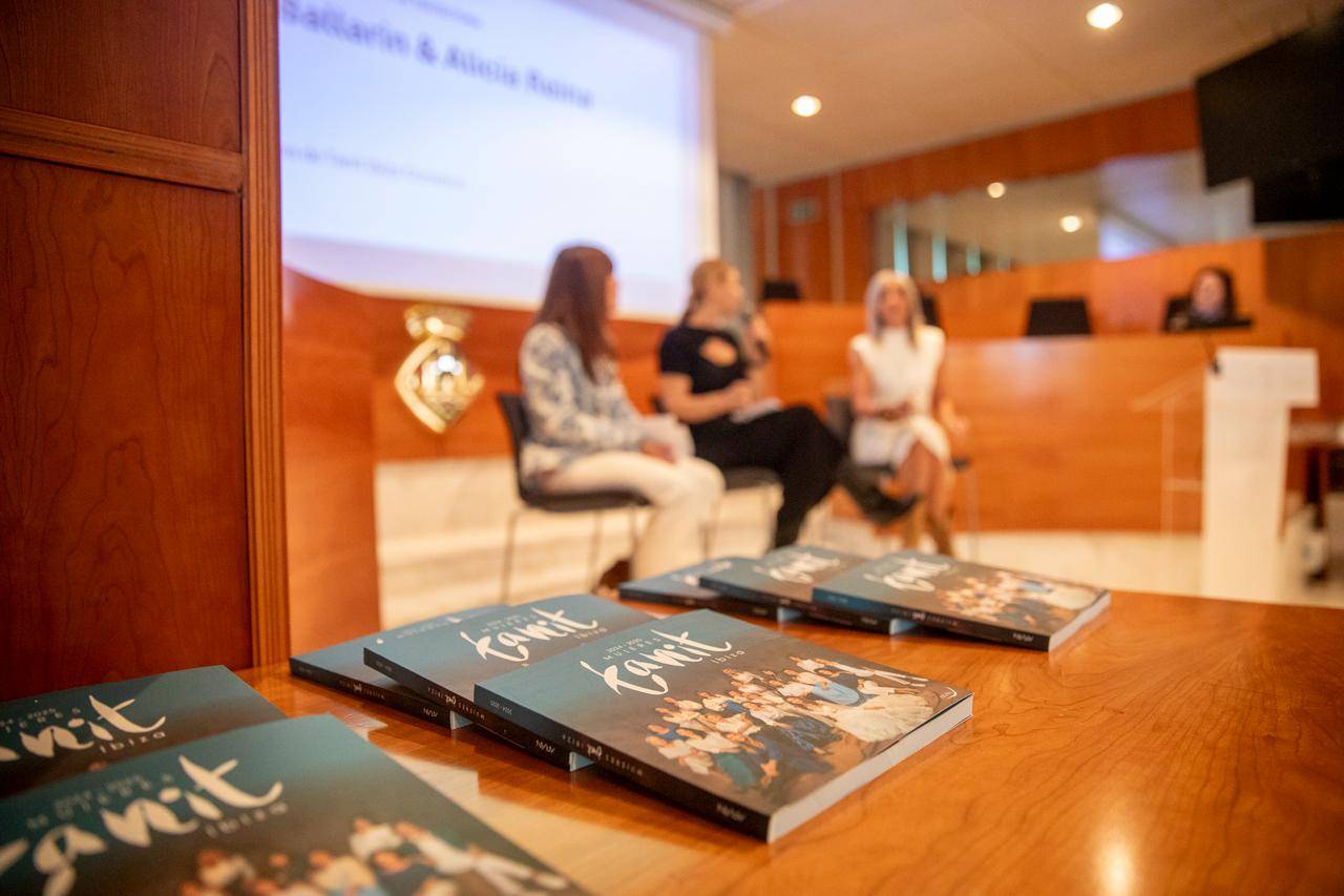 Presentación del libro Mujeres Tanit Ibiza. Fotografía: Iris Solana.