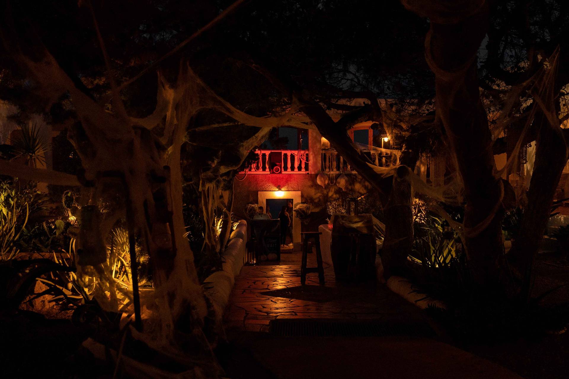Una cena terroríficamente deliciosa y el mejor ambiente y decoración se sientan a la mesa este Halloween en Hostal La Torre - imagen 1